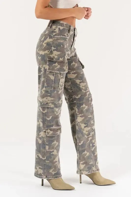 CAMO PRINT STRAIGHT LEG CARGO PANTS