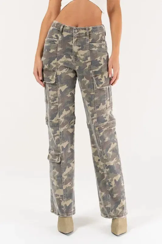 CAMO PRINT STRAIGHT LEG CARGO PANTS