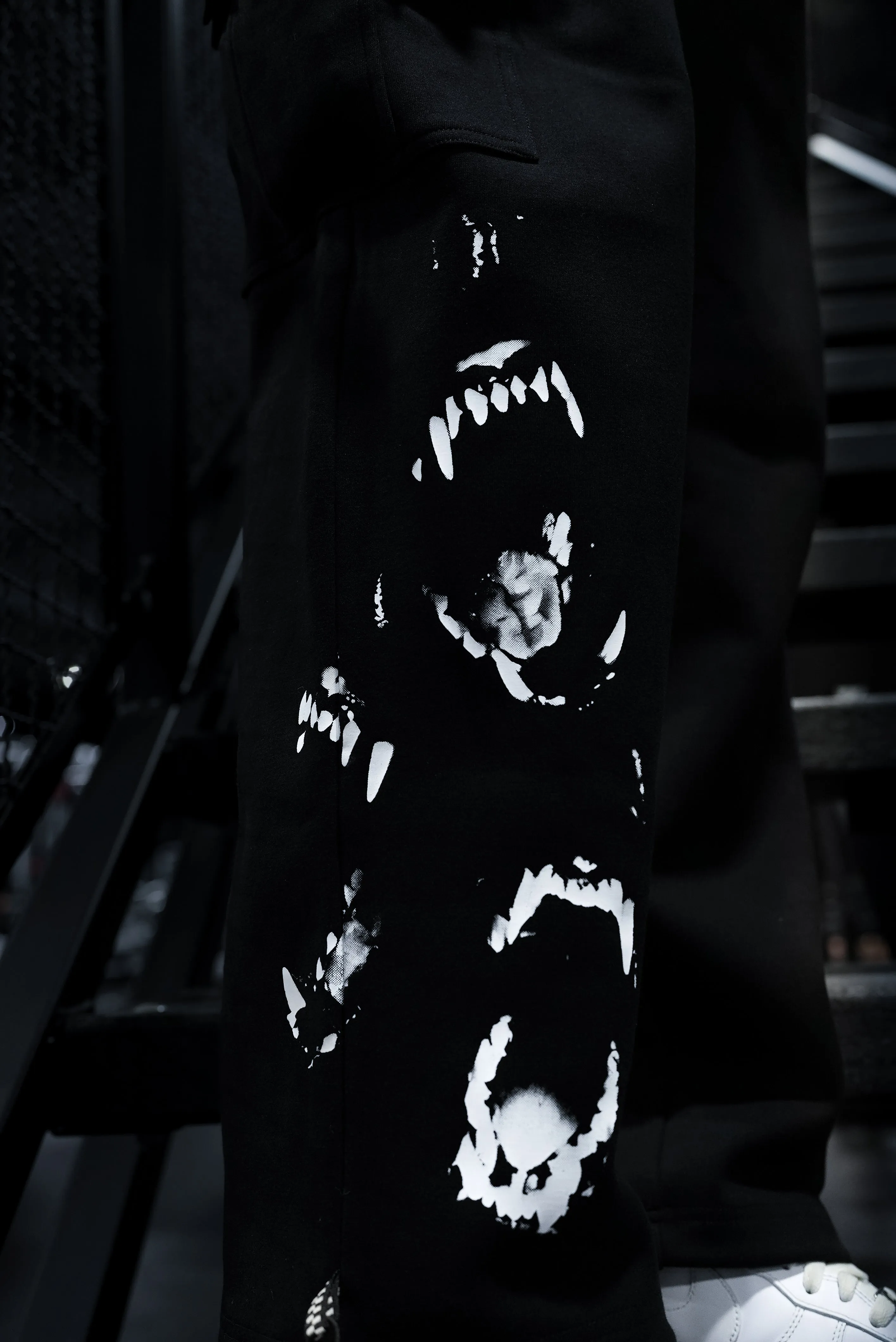 CERBERUS CARGO SWEATS