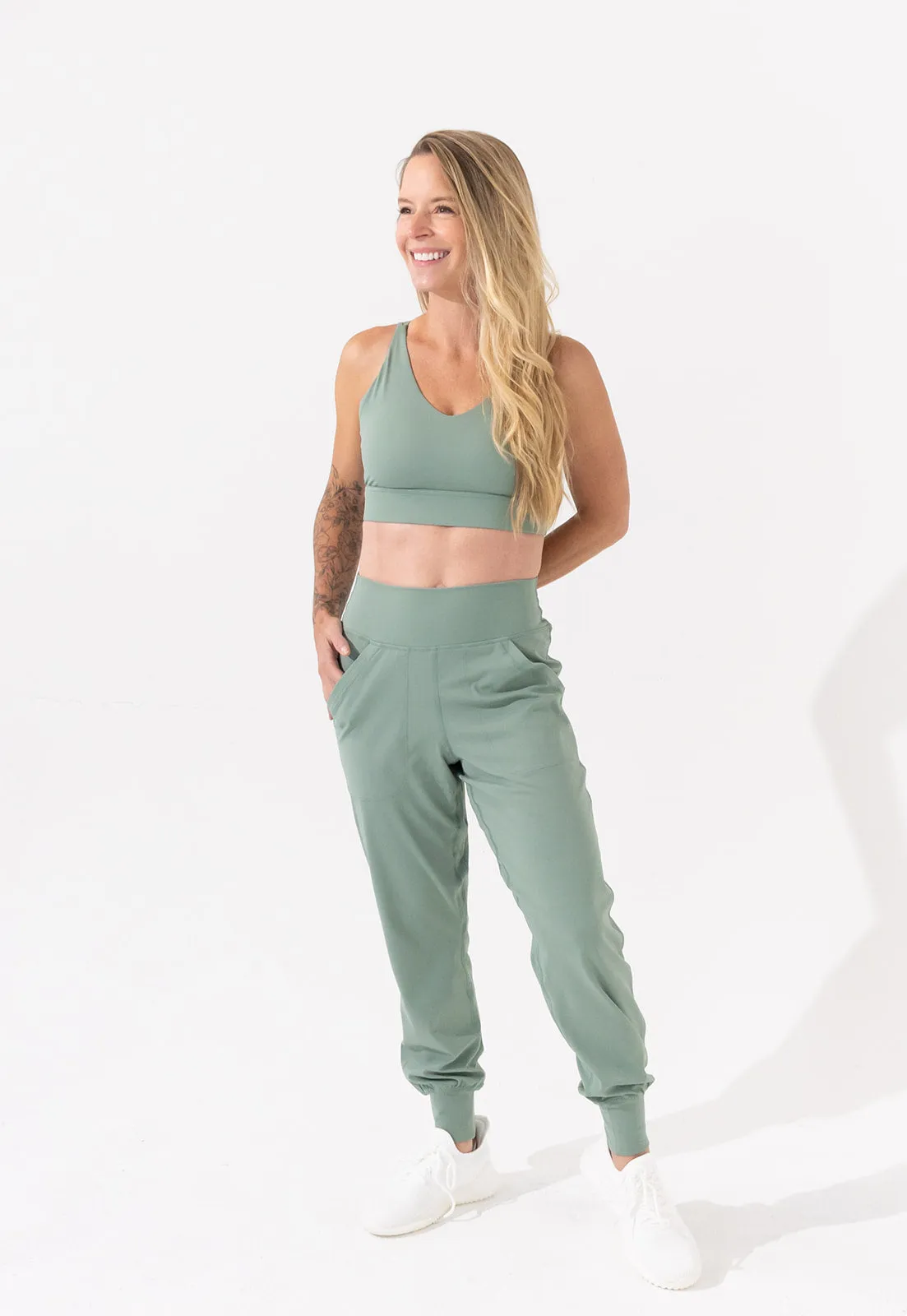 GRAVITY resilient jogger