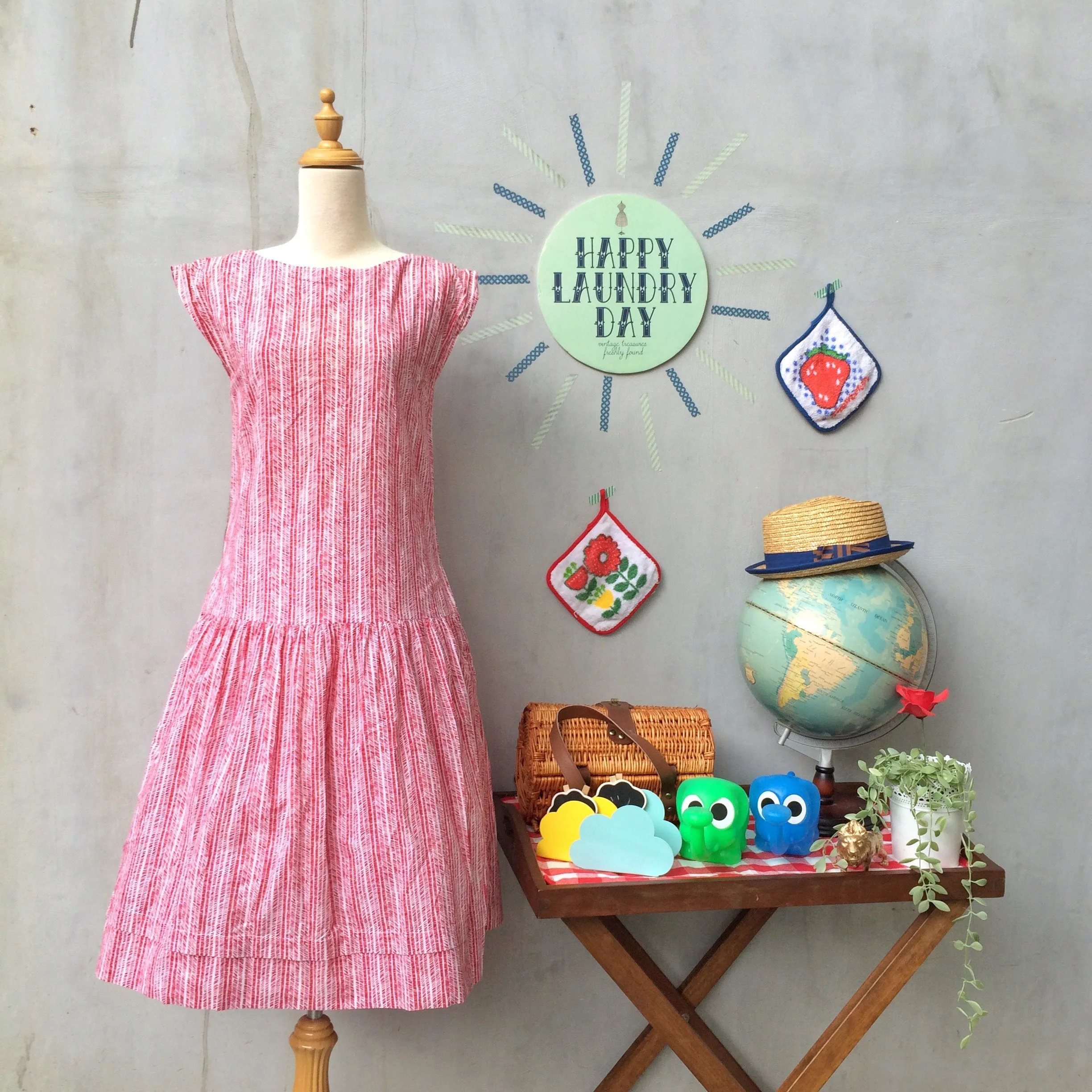Scribble a Giraffe | Vintage 1980s 100% Cotton Laura Ashely loose fit Drop waist dress with pockets