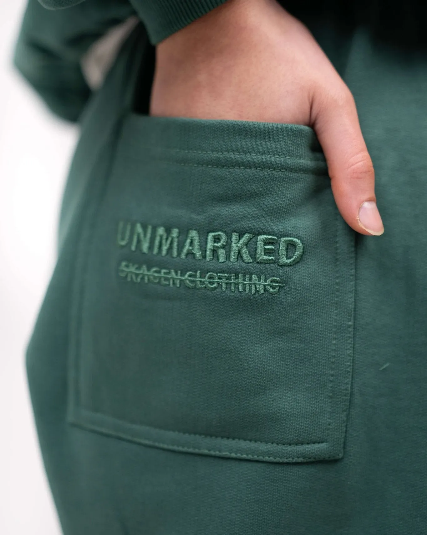 UNMARKED Sweatpants Green